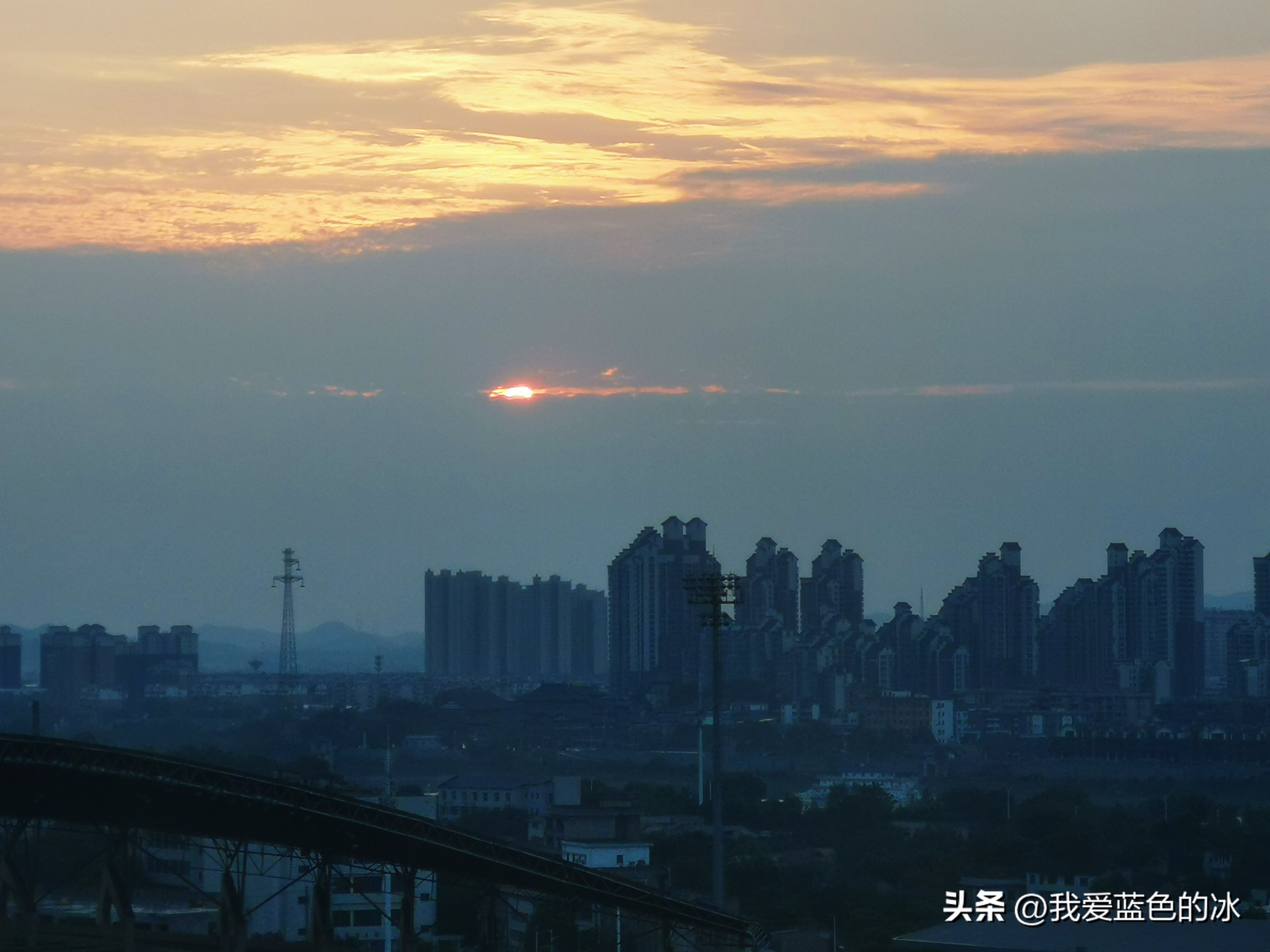 从窗户能看见烟囱,从十一楼往下看全是美景