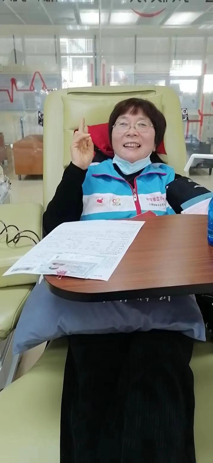 奉化红色力量铁血军魂无偿献血队开展集体捐献血小板无偿献血活动