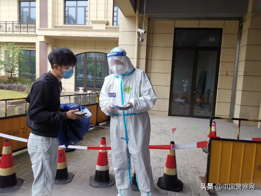 涉疫电信网络诈骗,疫情当前警察不退警徽闪耀党旗红