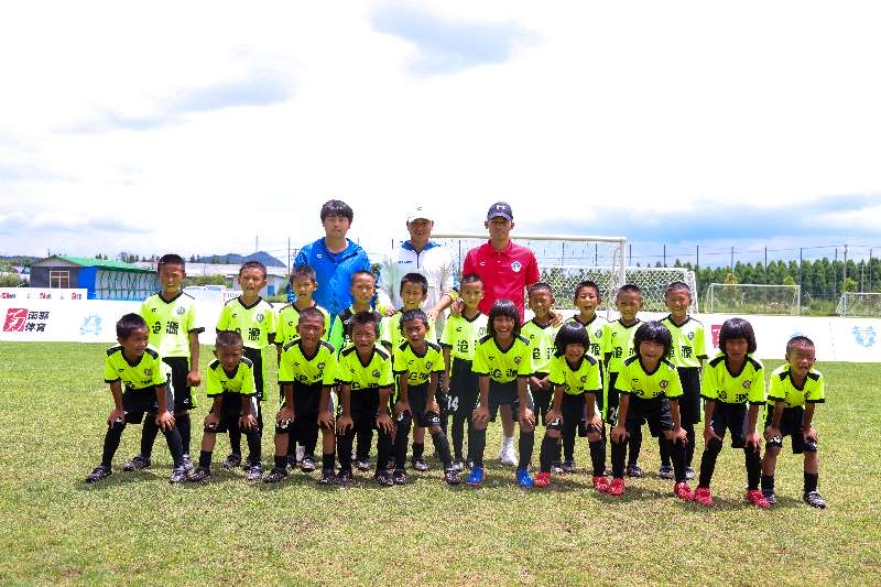 第一次飞出佤山参赛东航助沧源足球小将圆梦夺冠