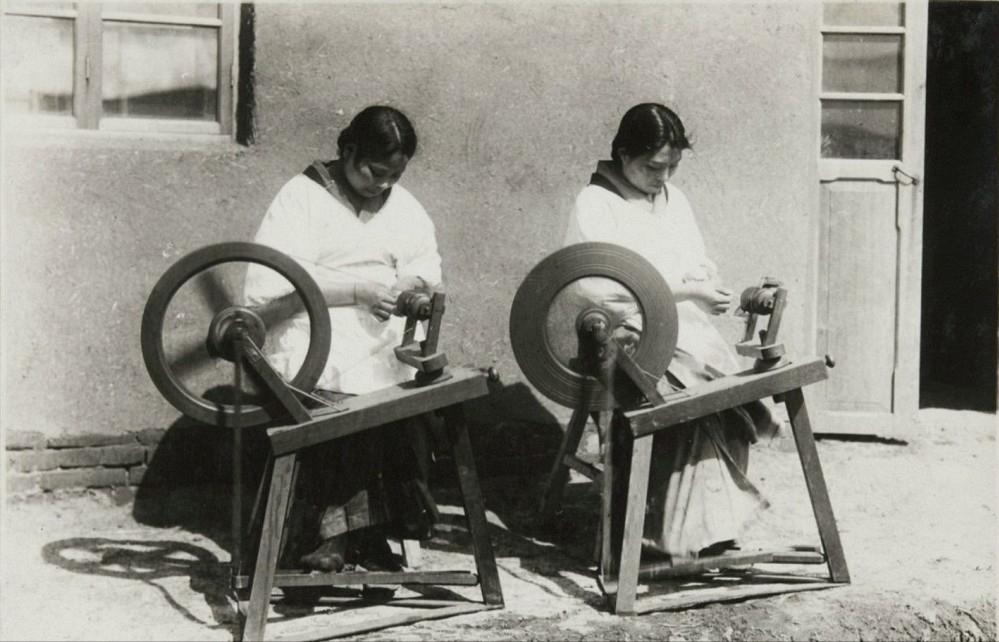 十九世纪六十年代，日本人向美国的移民分为哪几个时期？