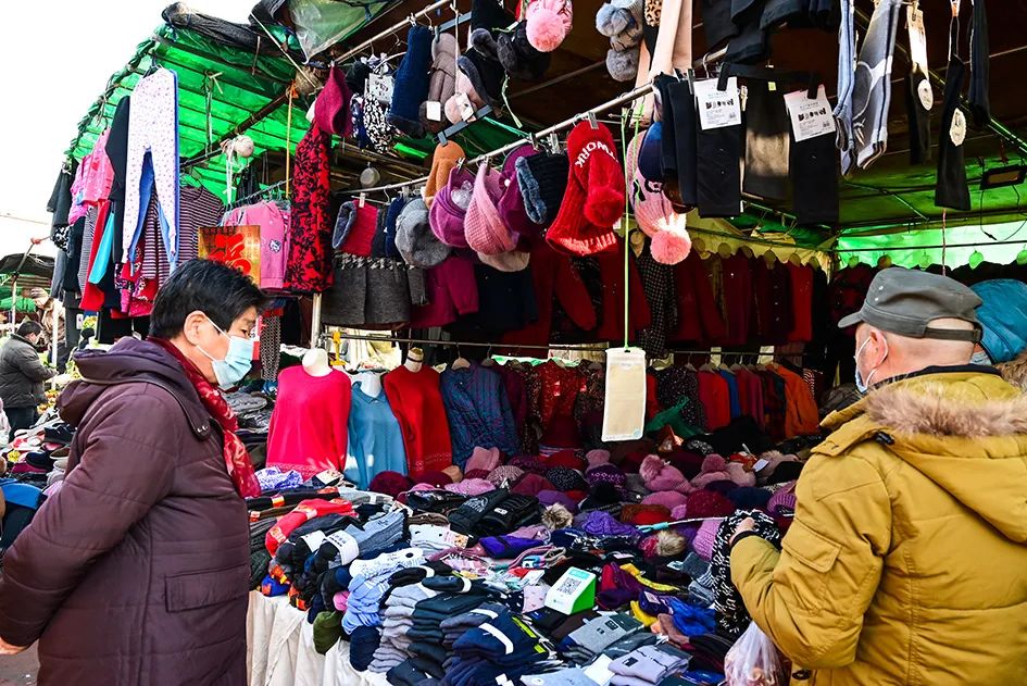 西山脚下的早市,闲逛最具人间烟火气的早市