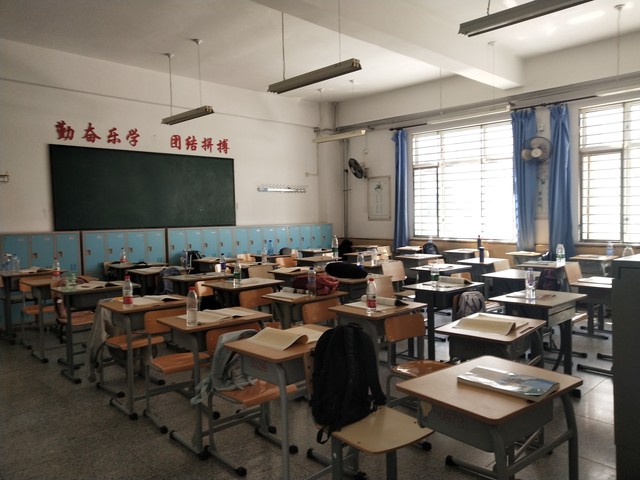 学生轻生新闻报道,关于现在中学生跳楼事件频发看法