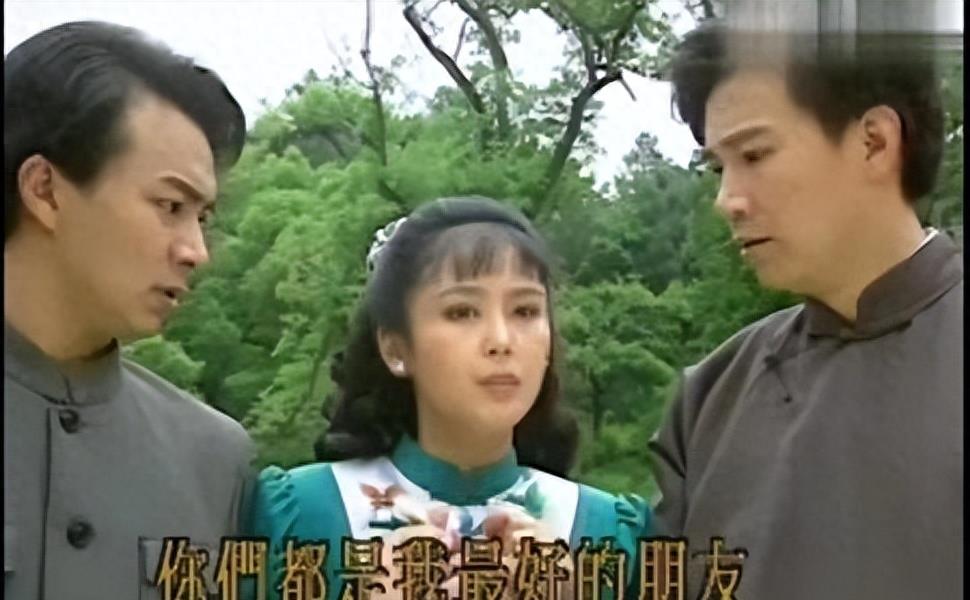 牛角胸罩，诱惑式舔刀尖，这些颠覆三观的镜头，看完让人一言难尽