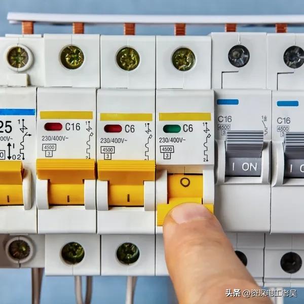 1p断路器接4p还是2p,小型断路器a和c各是什么意思