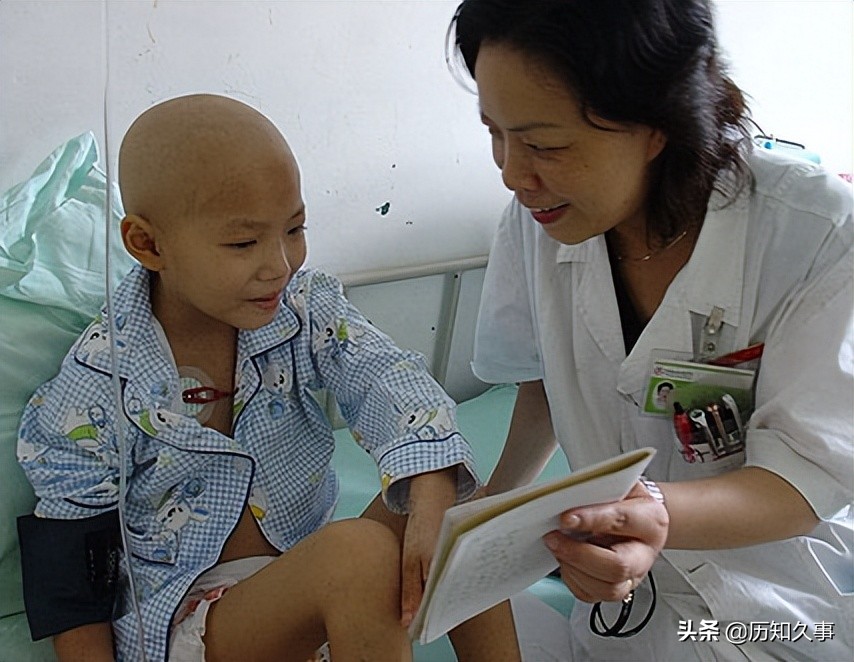 七岁女孩不幸得绝症后续,8岁白血病女孩为了养父写遗书