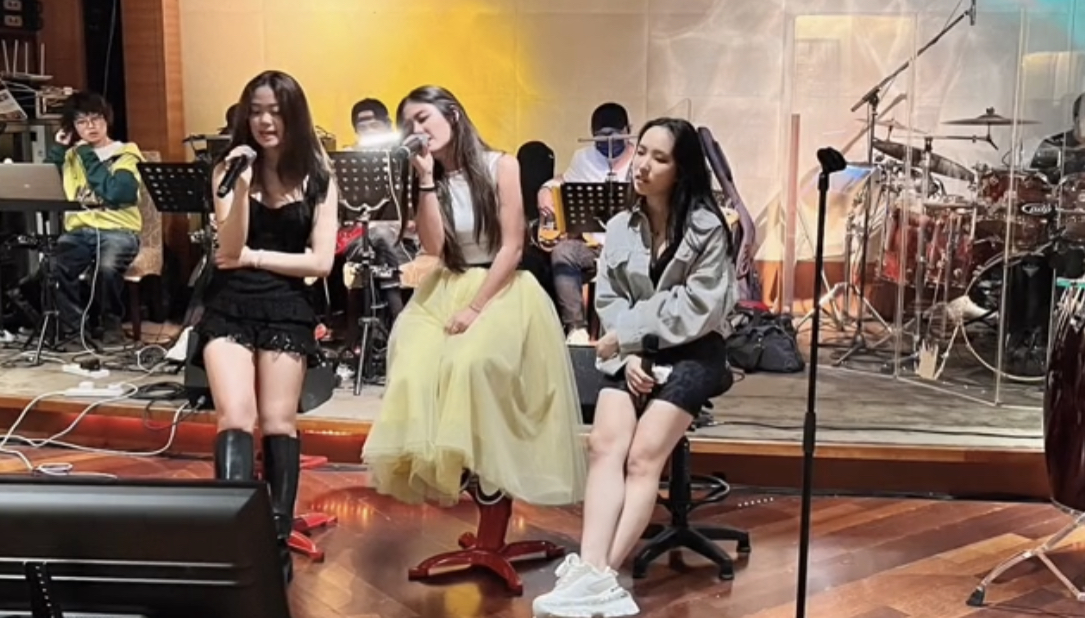 钟镇涛22岁女儿为继母庆祝,钟镇涛71岁大寿视频