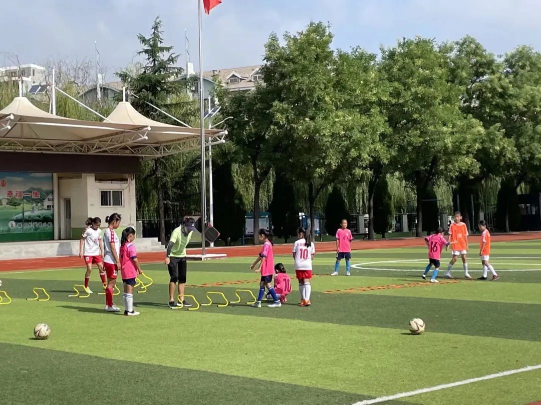 青岛34届市长杯足球赛小学组女子,青岛城阳实验学校足球联赛