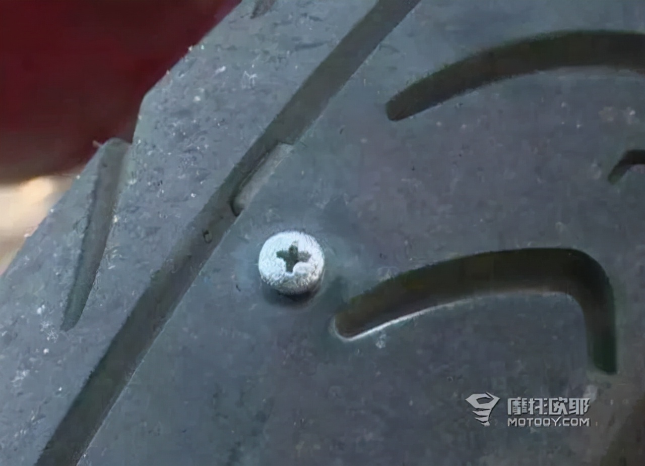 用什么能快速扎破轮胎,教你省钱修轮胎