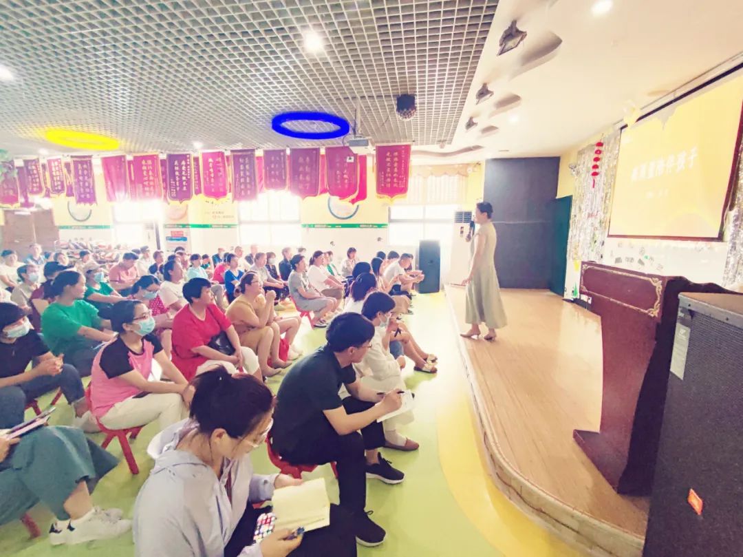 讲座父母怎样有效陪伴孩子心得,幸福家庭父母智慧讲座活动