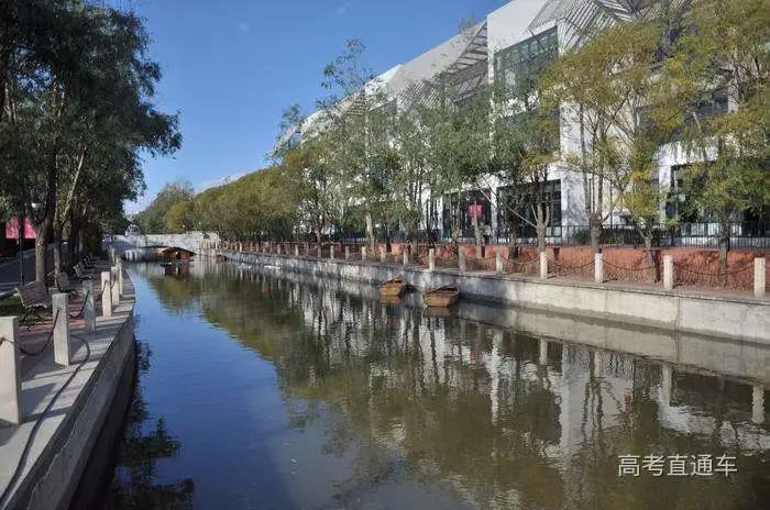 学院真的不如大学吗,学院一定不如大学吗