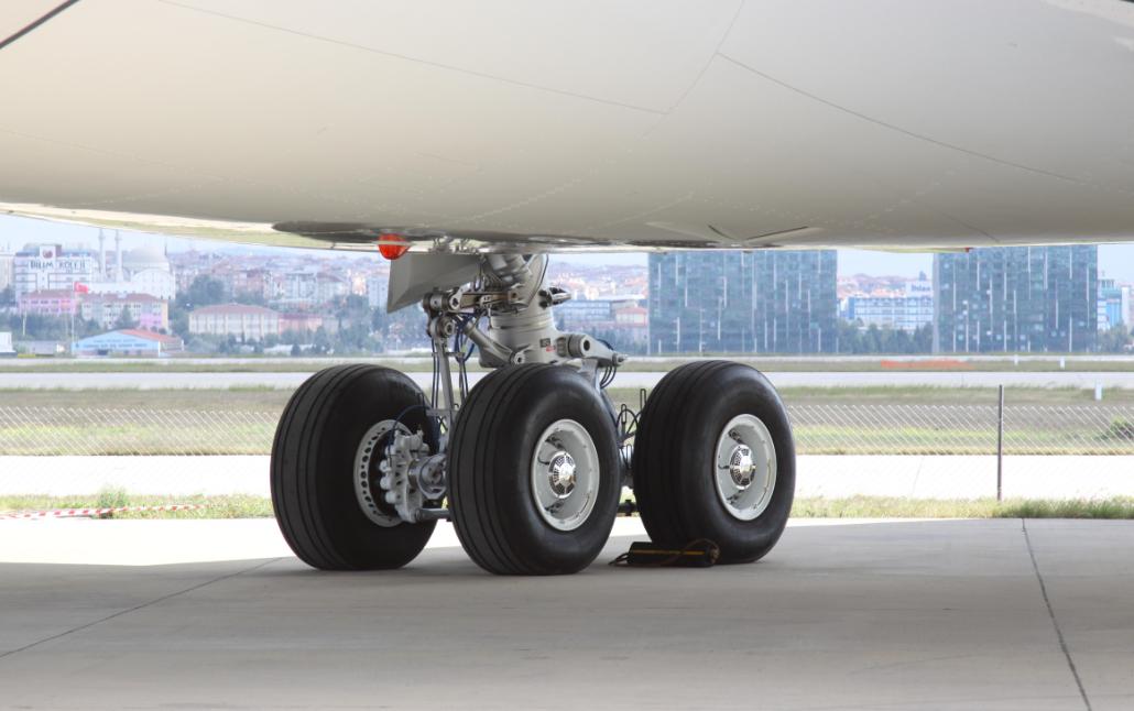 如何维护飞机轮胎以应对极重着陆,飞机着陆轮胎原理