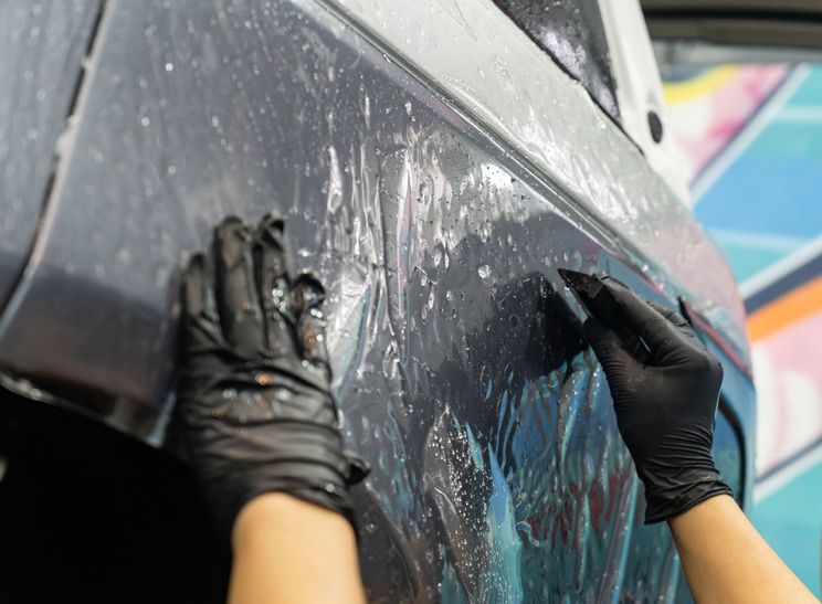 买新车贴膜一般需要多长时间,买完新车4s店给贴膜需要多长时间