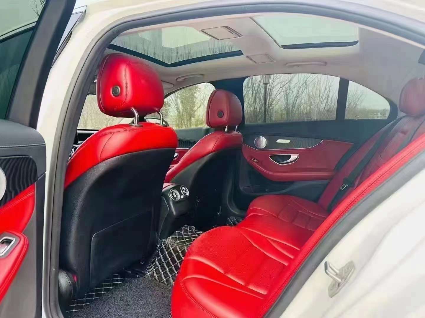 2017奔驰c200l二手车为什么比cla200贵,18款奔驰c200白外红内成都