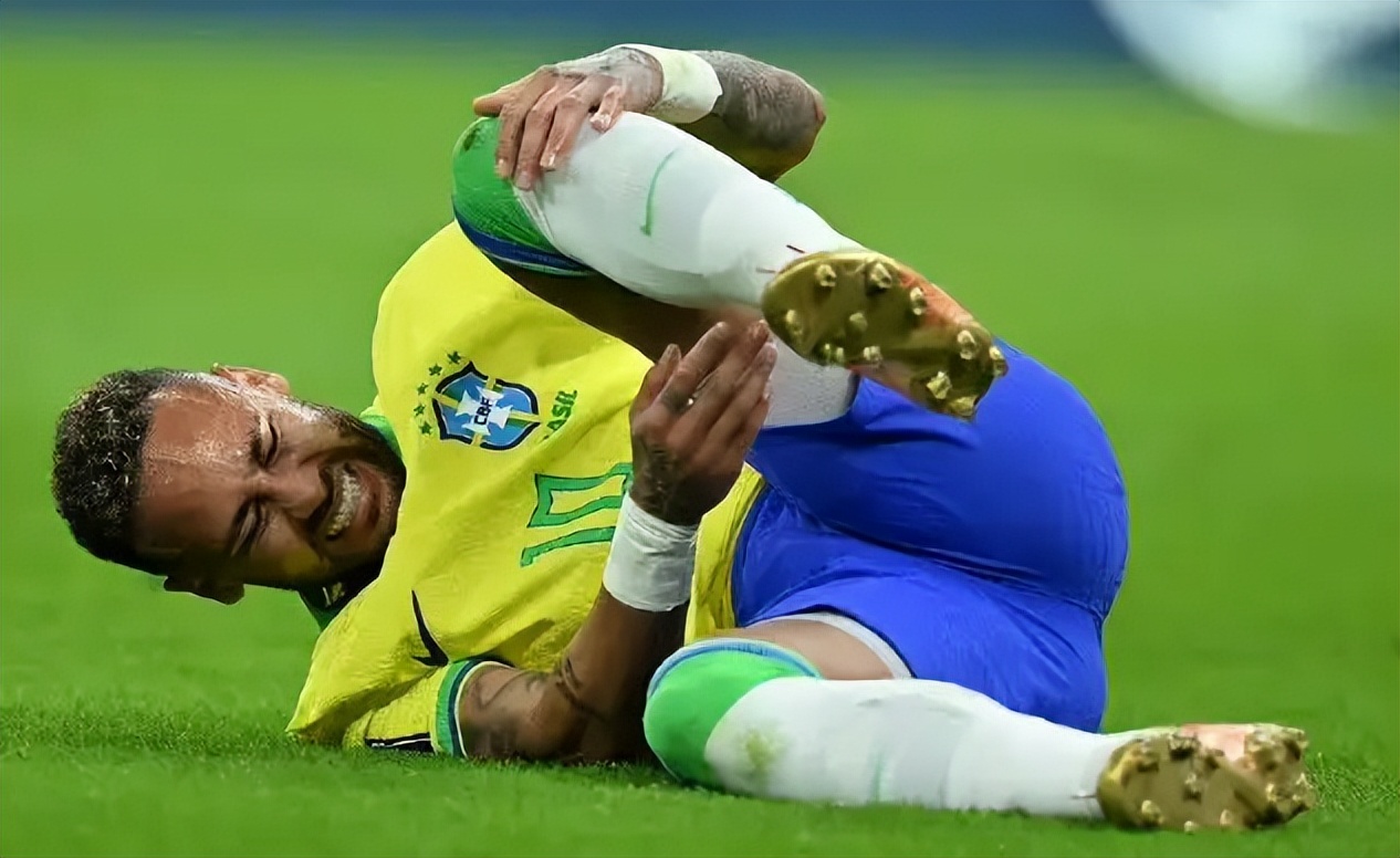 内马尔脚踝伤后续,内马尔脚踝九十度扭伤如何康复