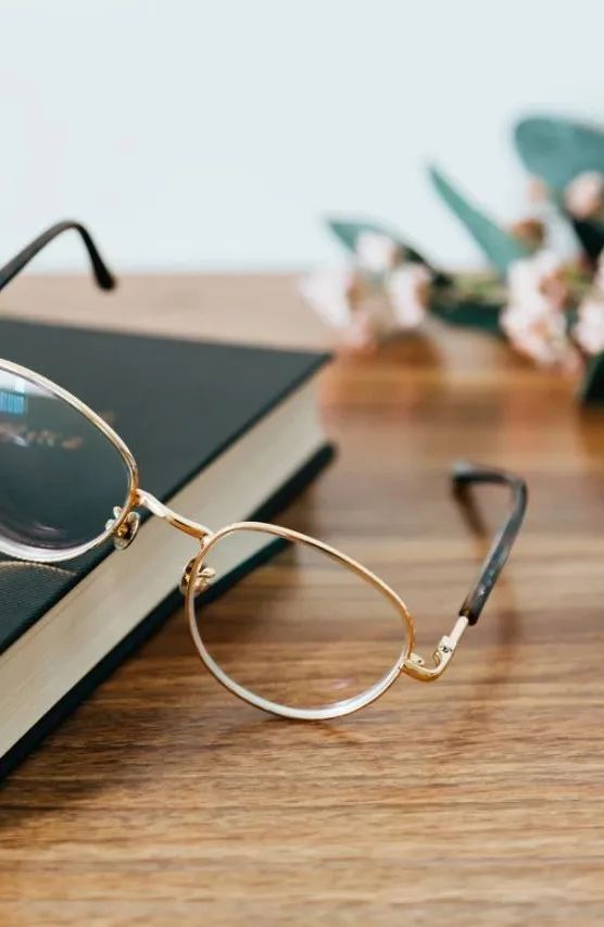 出售明星照片算不算侵犯肖像权,私自卖明星海报算侵犯肖像权么