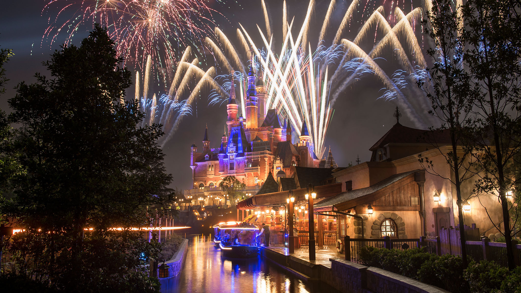 上海迪士尼60岁老人门票多少钱,上海迪士尼入园时间