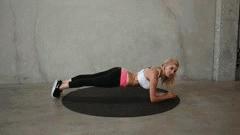 练腹肌最好的8个动作练平板支撑,变式平板支撑练出马甲线