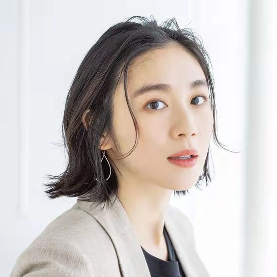 40岁中短发啥头型显年轻,40岁短发啥头型显气质