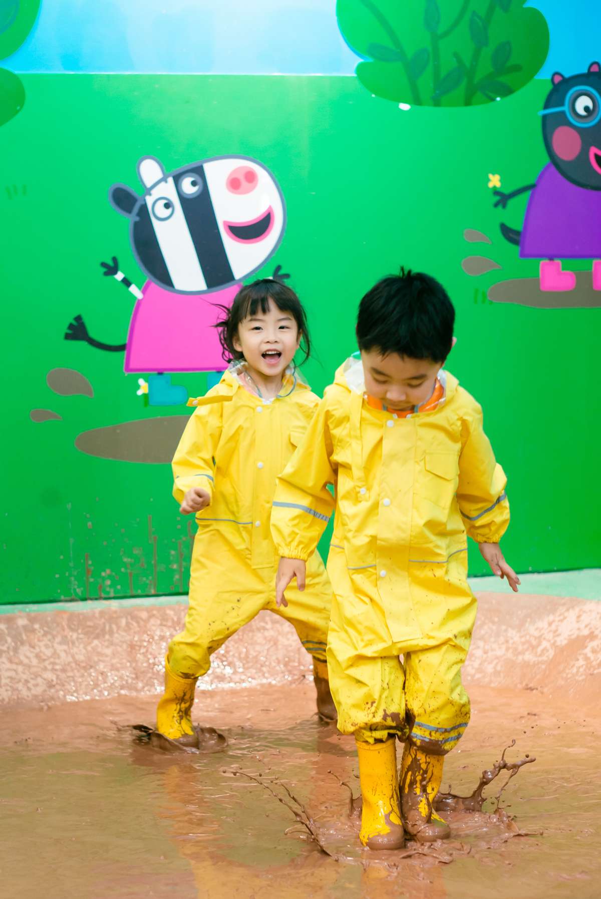 买高端美妆、吃全国首店级餐厅、还能看脱口秀，滨江银泰挺好逛