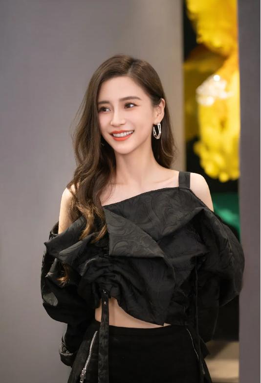 杨颖封面引热议,杨颖扔南瓜片段