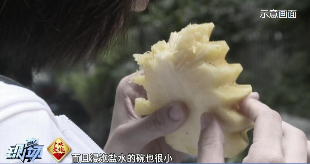 吃个菠萝把嘴巴吃出血了,女子吃菠萝舌头被腐蚀