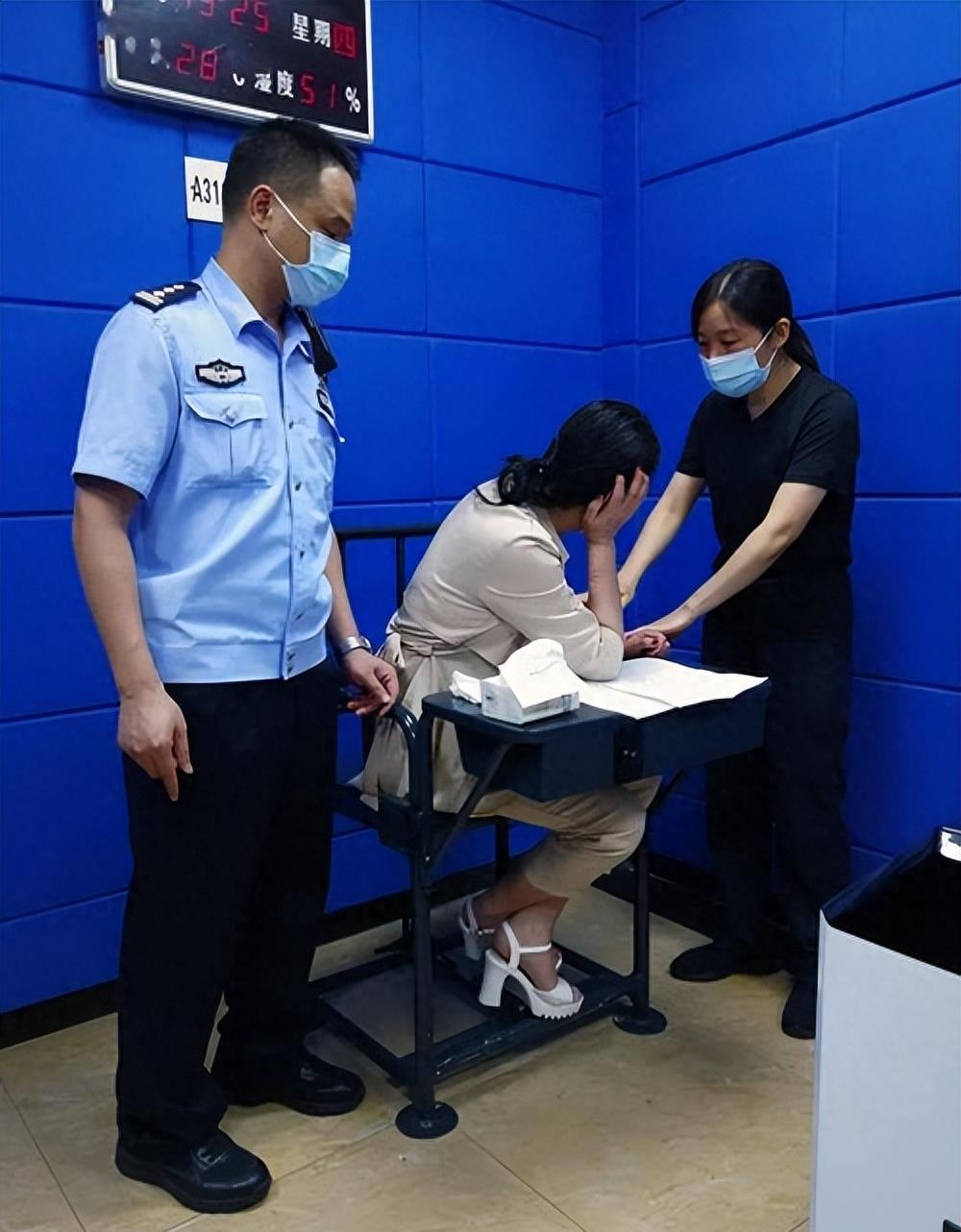 毒瘤家庭：24岁儿媳卖淫，公公收钱婆婆望风！