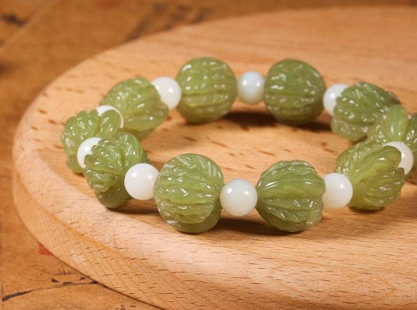 黄口料手串的价位,黄口料和田玉手串