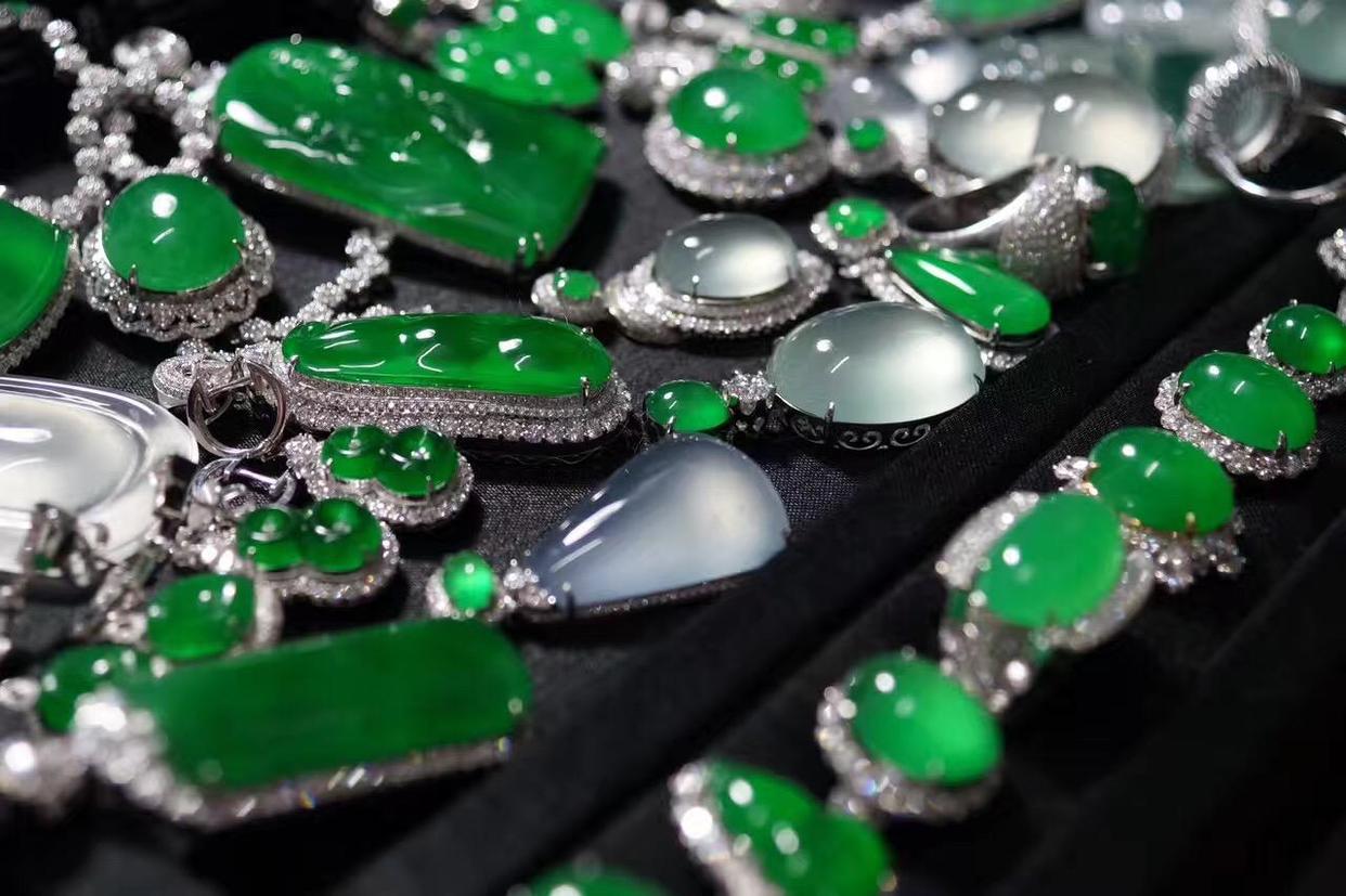 玩翡翠是玩什么,玩翡翠原石应该注意什么