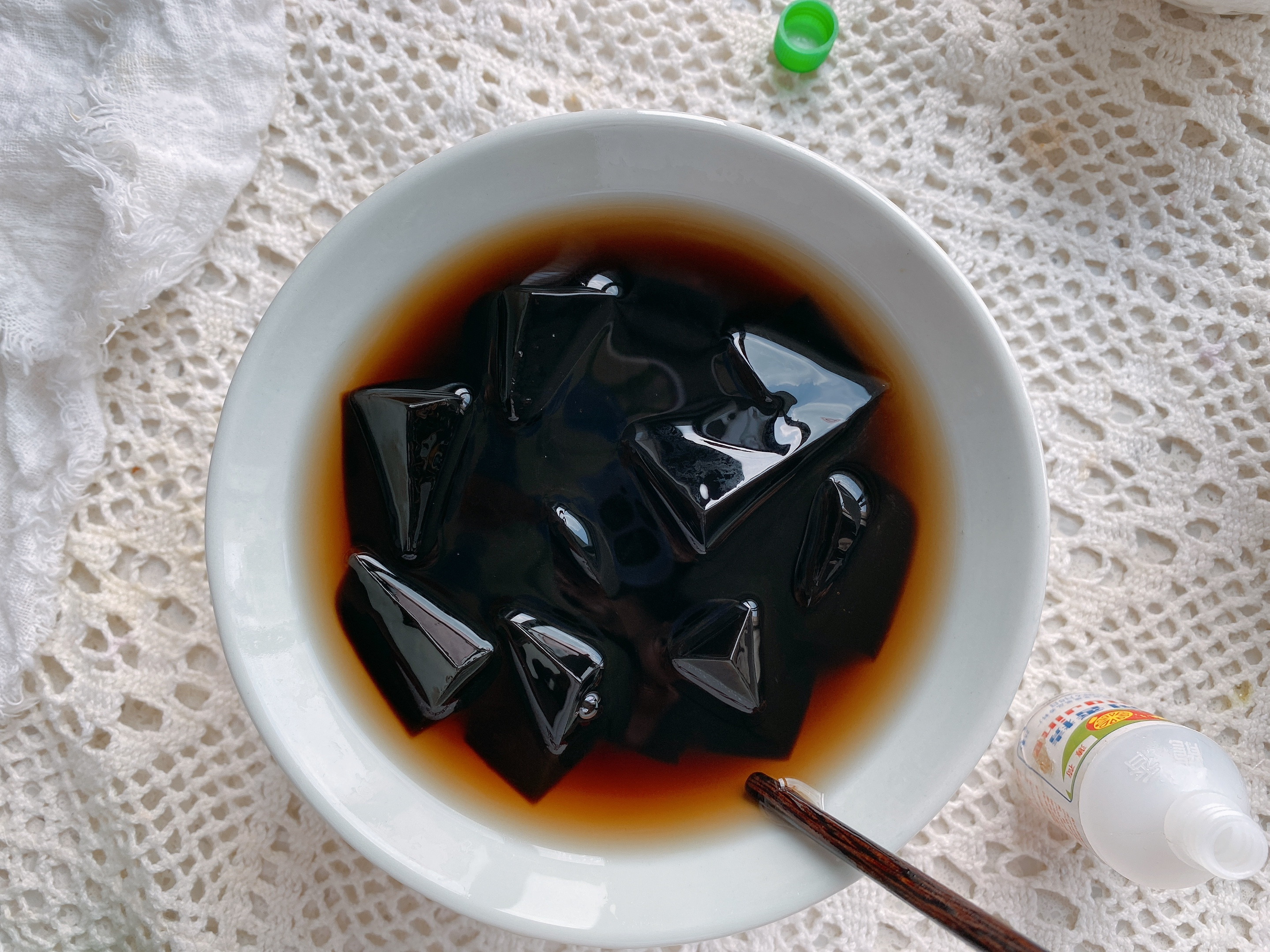 消暑利器龟苓膏美味与健康兼得,消暑佳品龟苓膏的做法