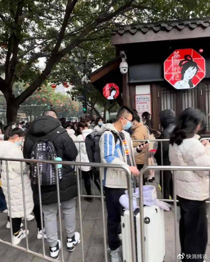 茶颜悦色因“制造”排队上热搜