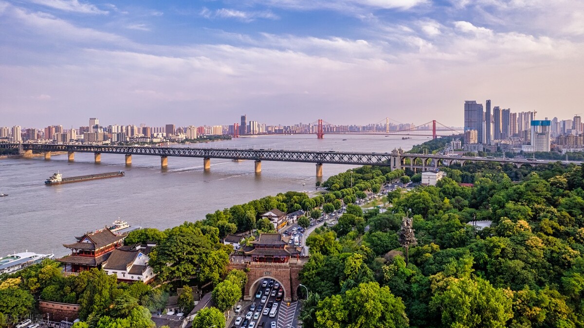 从宜宾到上海，跟着古诗词领略长江沿岸大好河山