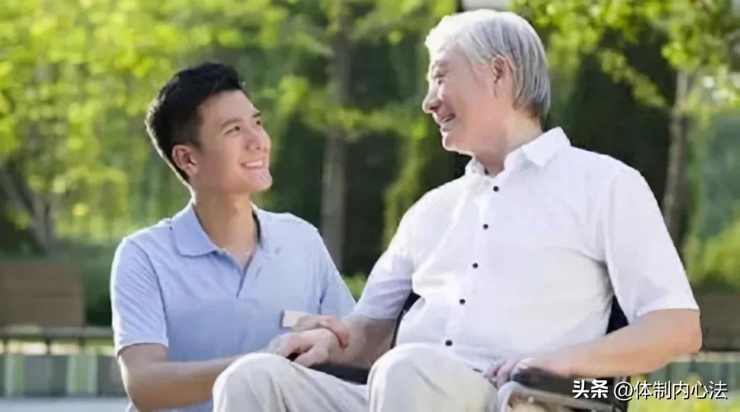 体制内，默默坐在工位上，看着其他同事扎堆聊天，感觉活成了孤岛