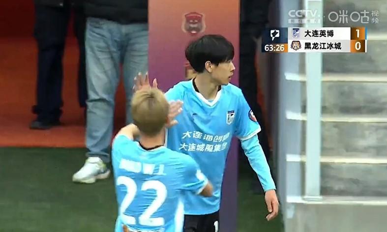 大连英博2连胜,大连英博费煜护腿板效果图