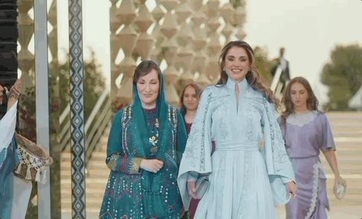 凯特王妃高级造型,凯特王妃穿蓝色格子英伦风