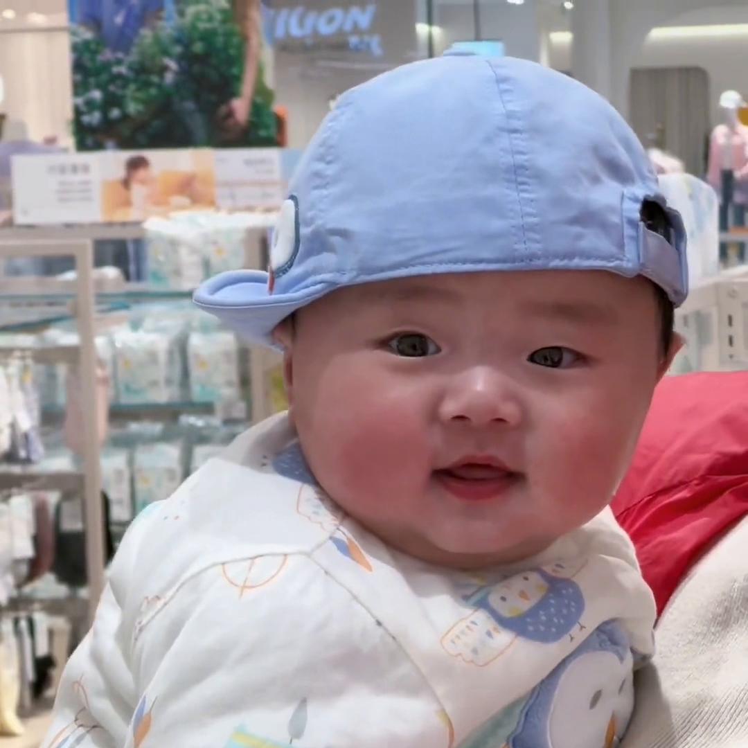 四个月宝宝特点及怎么护理,四个月宝宝有什么发育标准