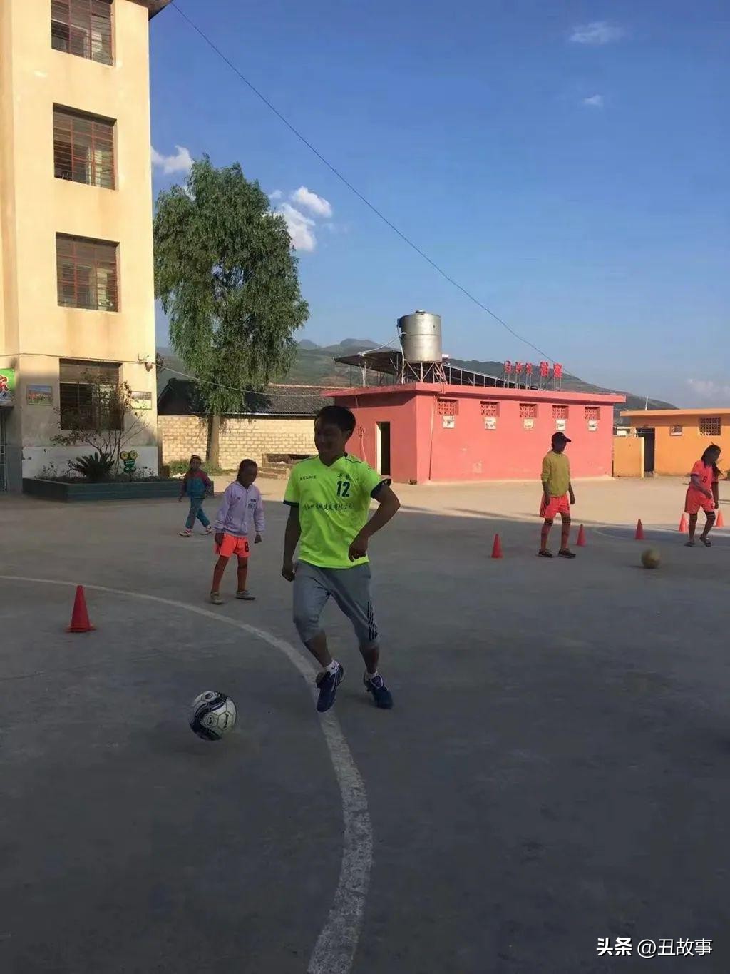 大凉山少年足球队,大凉山彝族足球少年