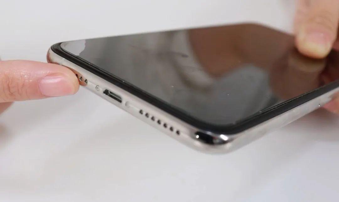 手机掉水里大米有用吗,手机掉进水中怎样可以弄好