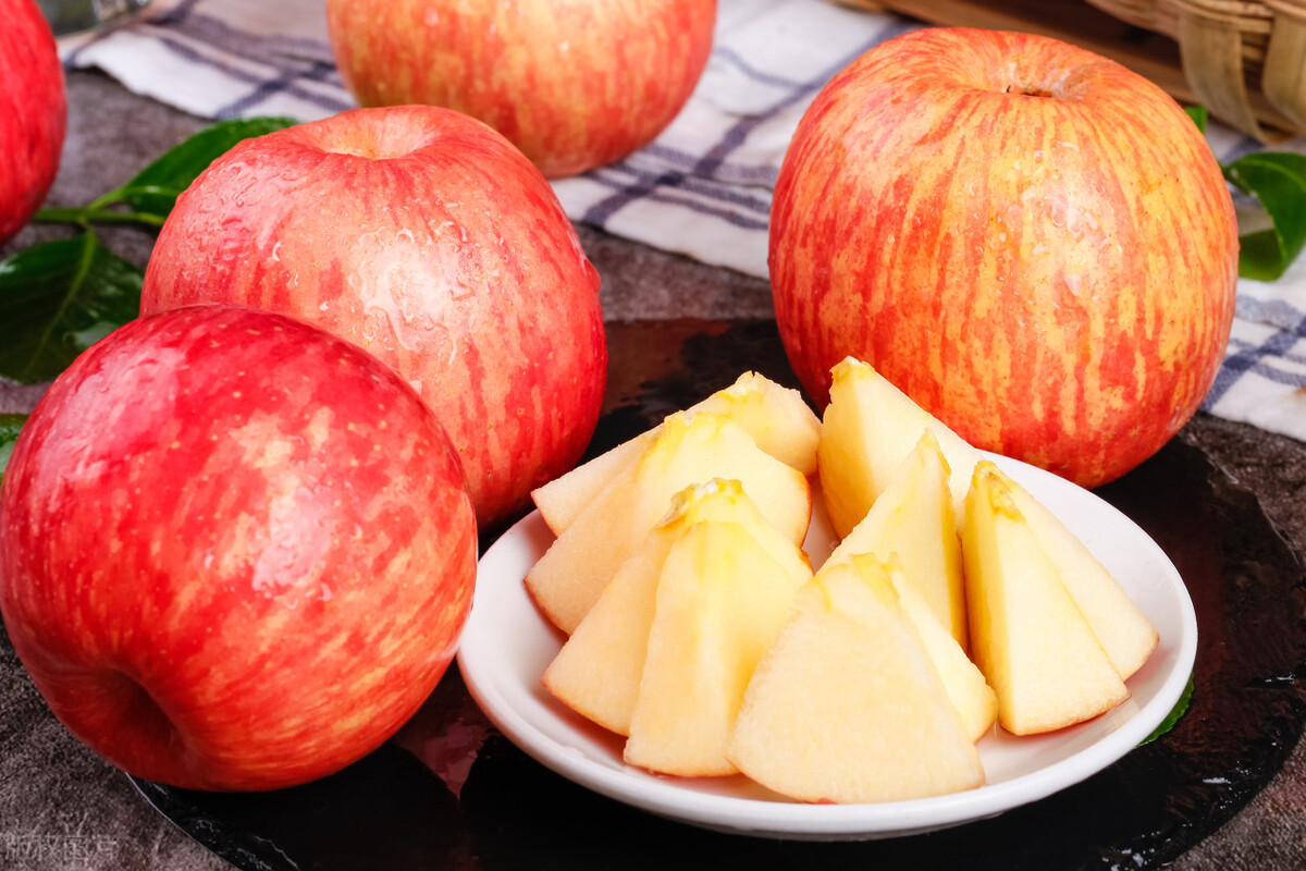 红富士苹果大的好还是小的好,富士苹果条红和片红区别