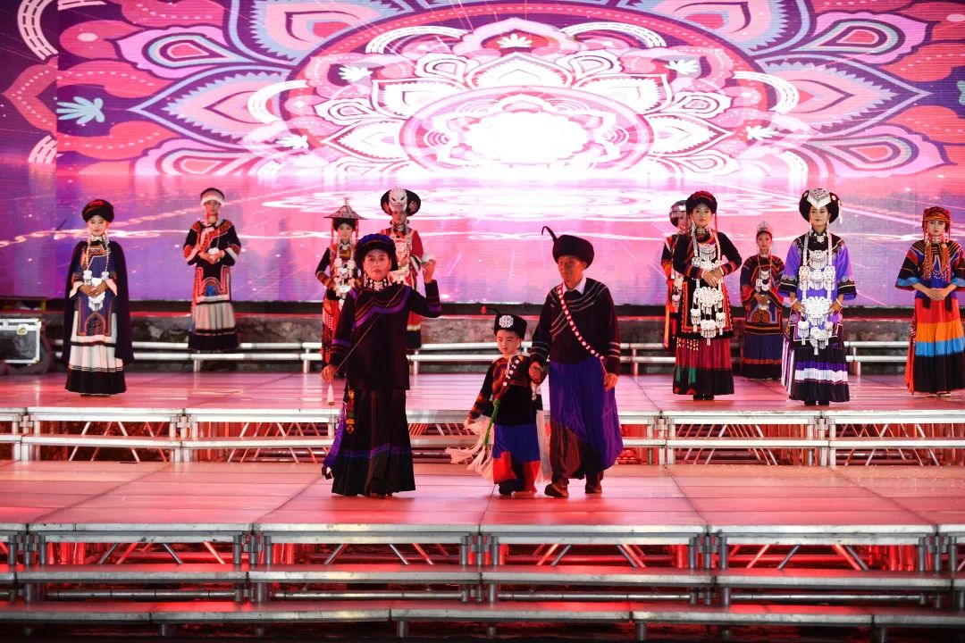 峨边黑竹沟篝火晚会,火把节彝族打歌展演