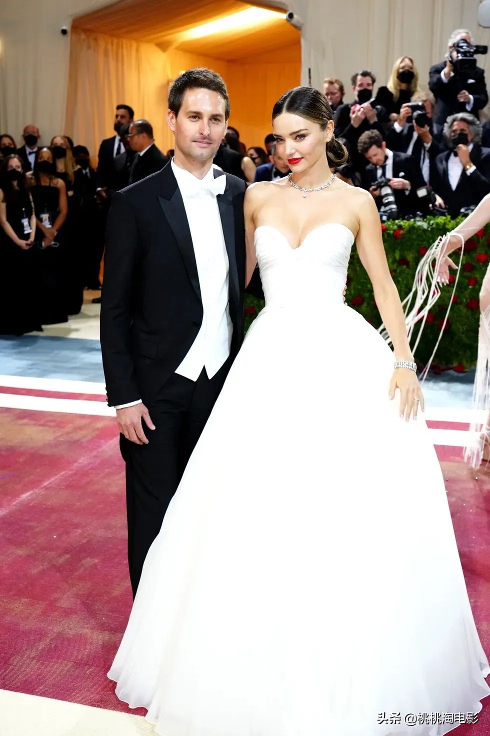 metgala群星红毯造型,2022metgala红毯完整版