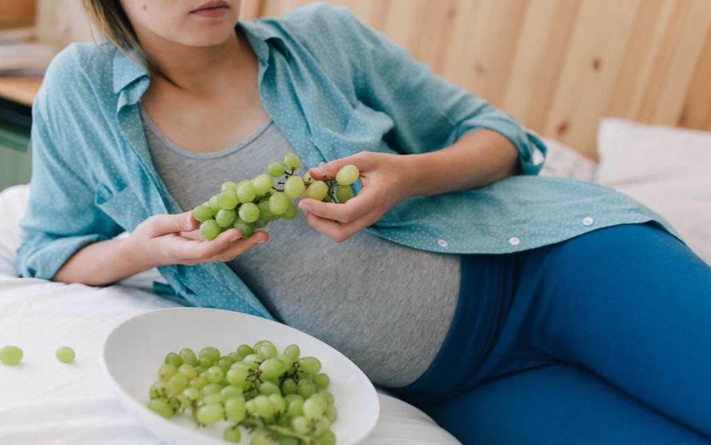 “绿豆眼”宝宝火了，眼睛只有一条缝，网友：确定睁开了吗？