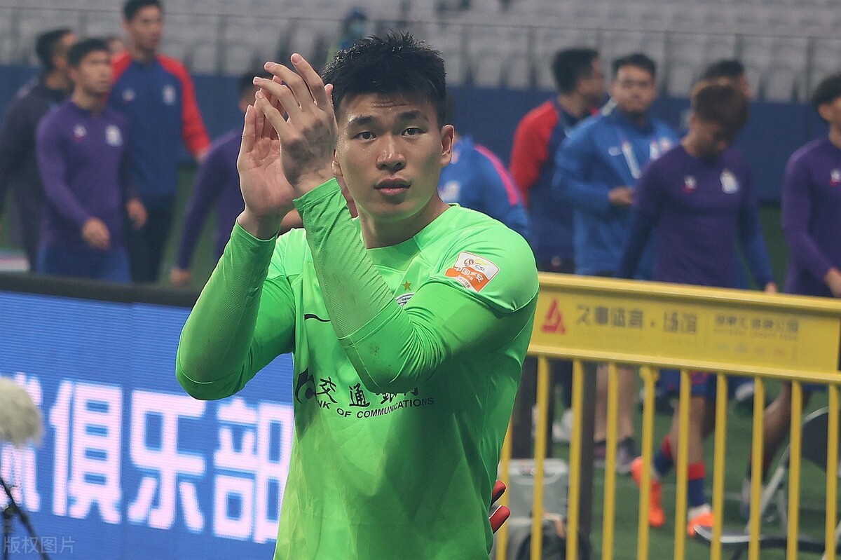 大反转！他曾被申花球迷嘲讽不配进一线队，如今却成中超最佳门将