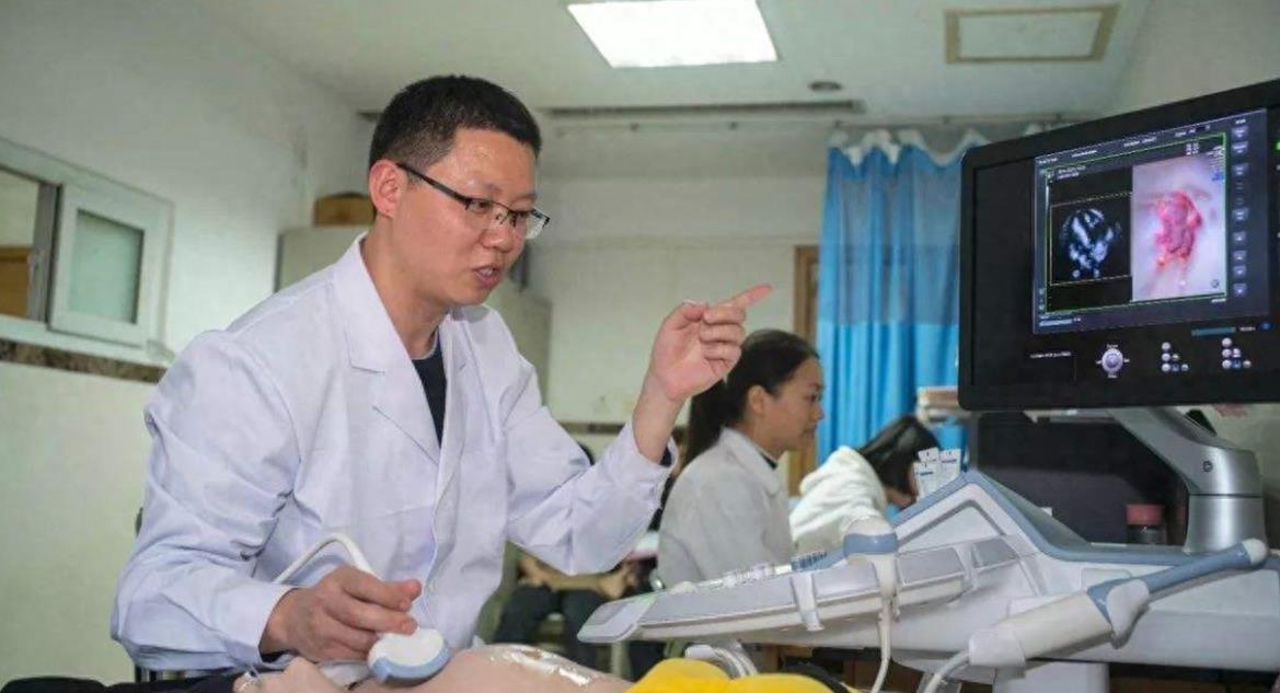 产妇哭诉生孩子产房外没有人,产妇发文控诉生孩子