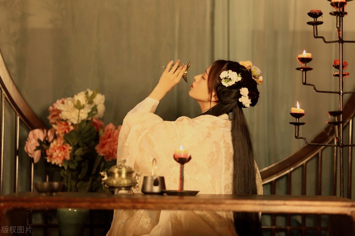 女孩遭未婚夫背叛嫁给穷小子,20岁女孩嫁给男子后被无情的抛弃