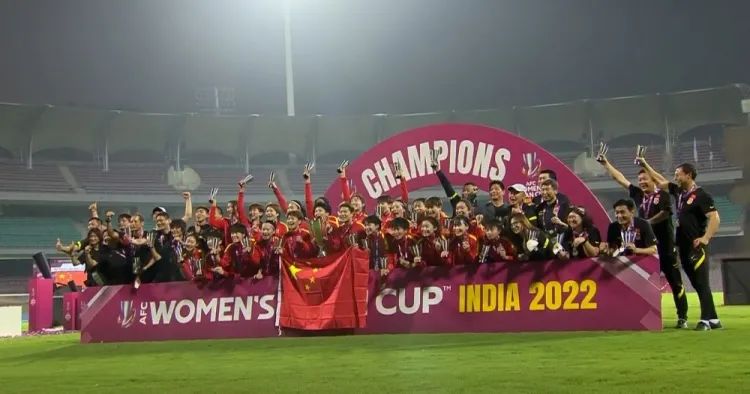 从冠军到冠军,水庆霞的足球生涯