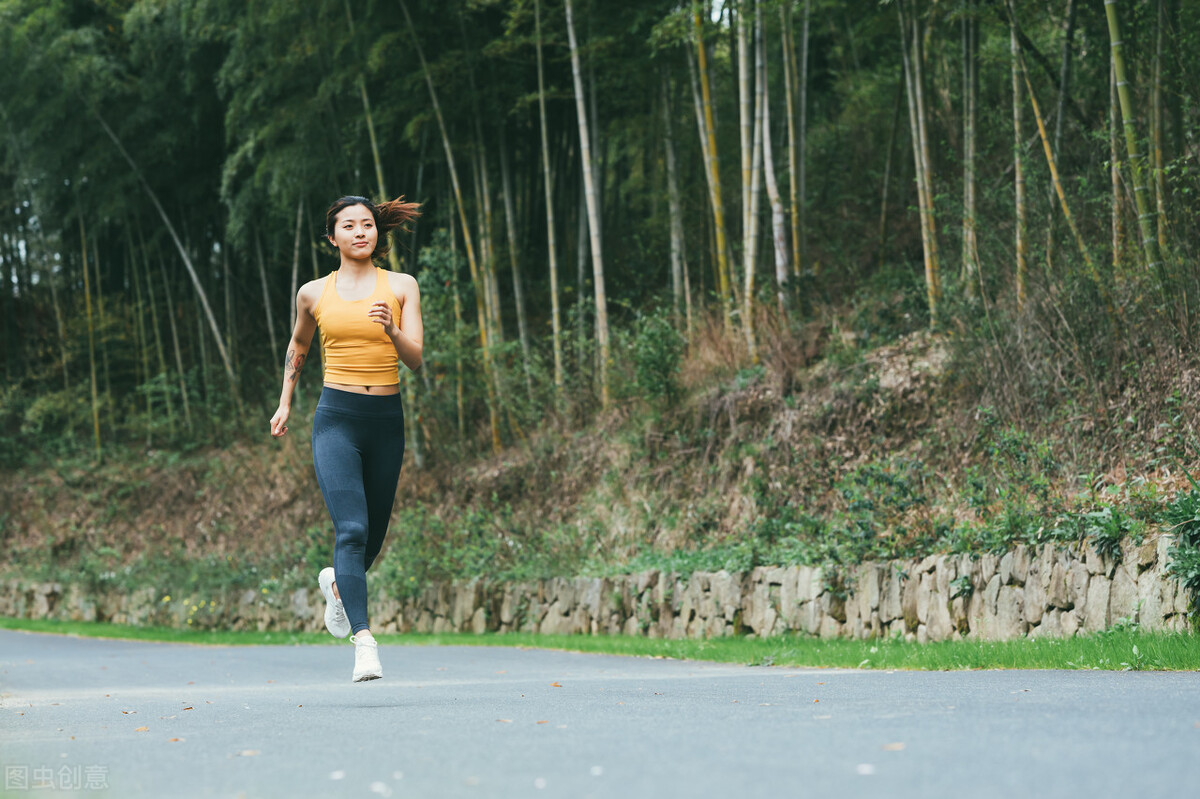 银手镯越戴越黑咋回事,银手镯戴左手排毒还是右手排毒