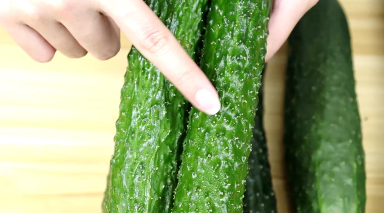 如何辨别黄瓜是否打了激素,水果黄瓜怎么辨认激素黄瓜