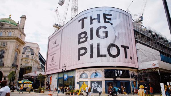 nike超大跑鞋广告,nike球鞋海报宣传设计