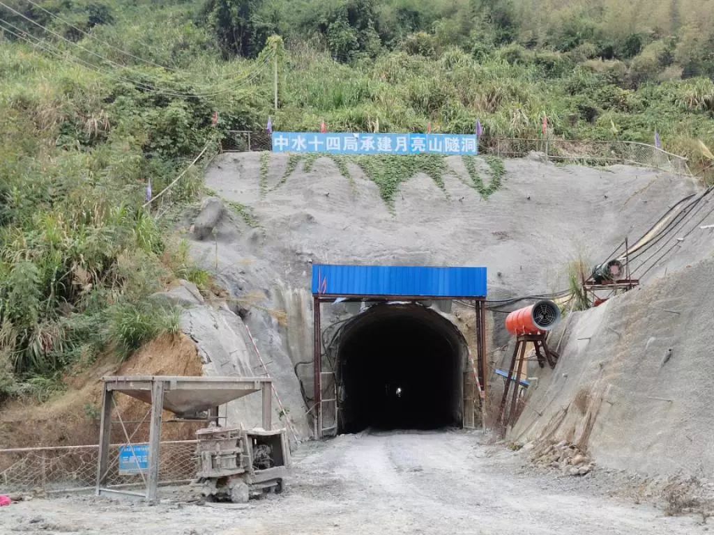 隧道挖出的奇怪东西,隧道开挖奇事